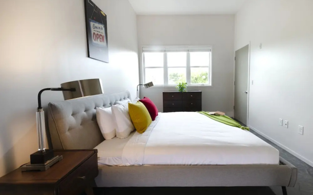Acklen Luxury Condos by Hosteeva