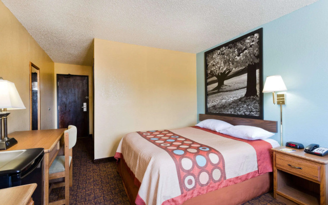 Super 8 by Wyndham Lexington Park/California Area