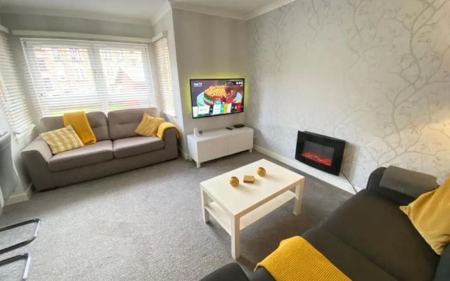 Paisley Central Apartment #2