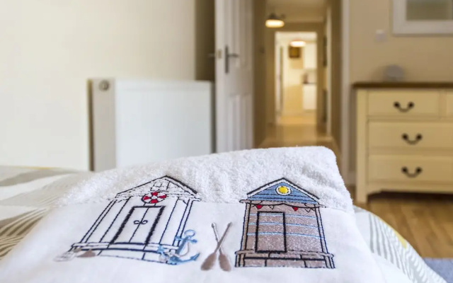 The Sail, Two Bedroom Apartment - Tenby