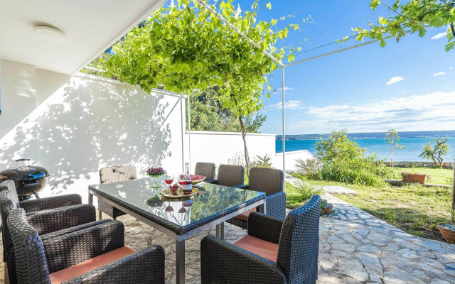 Modern Villa in Maslenica with Swimming Pool