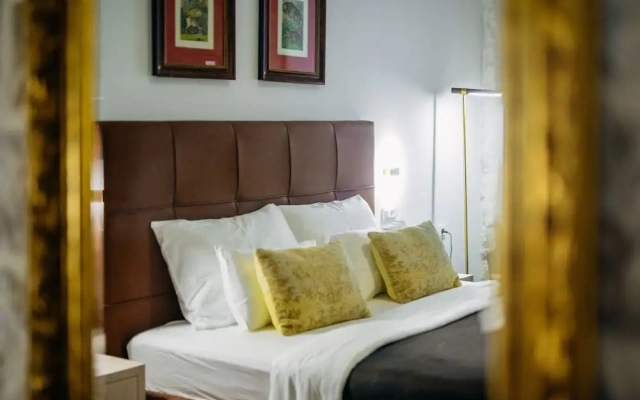 Central W Apartment and Rooms by DuHomes