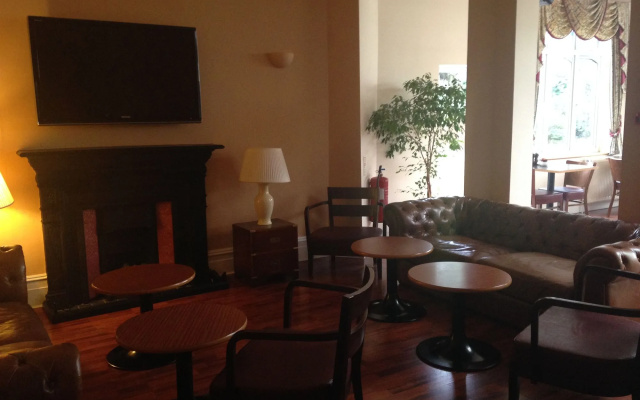 Glenlyn Hotel