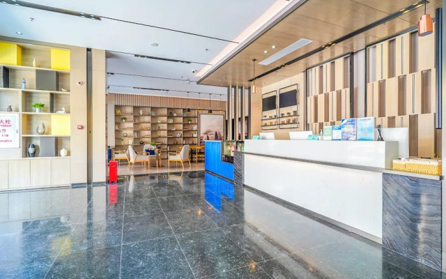 Echarm Hotel (Zhuhai Qinglü Road Riyuebei Grand Theatre)