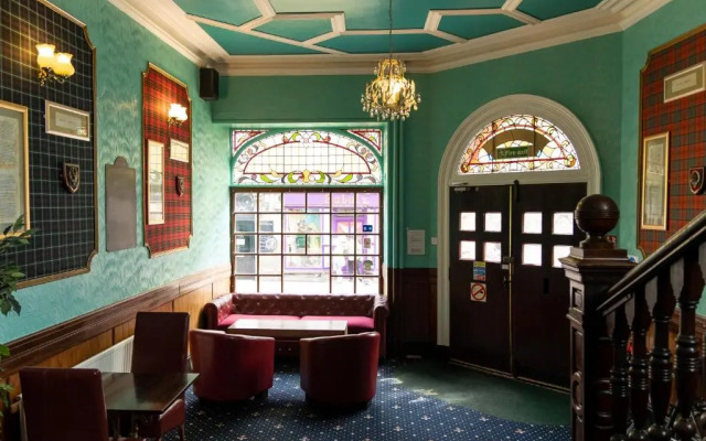 Carlton Hotel