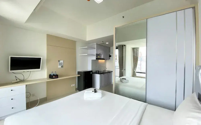 White Toned Style Studio At Lrt City Bekasi Apartment