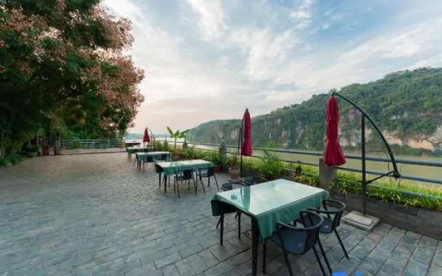 Yuejiang Cliff Hotel