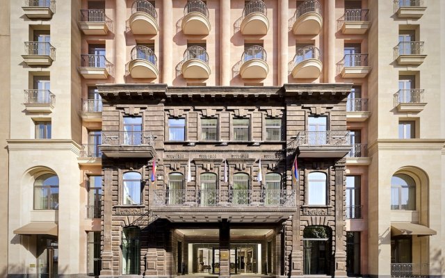 Отель The Alexander, A Luxury Collection Hotel, Yerevan Армения, Ереван - отзывы, цены и фото номеров - забронировать отель The Alexander, A Luxury Collection Hotel, Yerevan онлайн вид на фасад