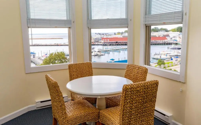 Island House Hotel