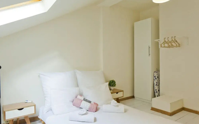 Stylish flat at Rothschild boulevard