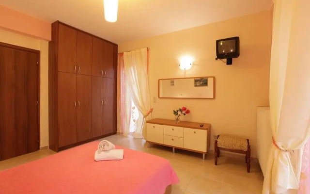 Bussiness Maisonette Getaway 5 min From the Beach