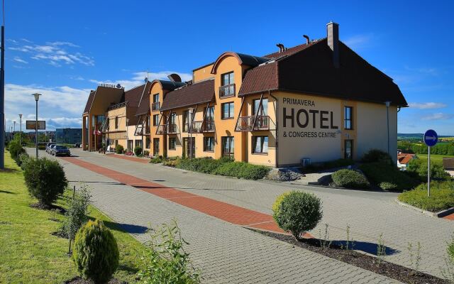 PRIMAVERA Hotel & Congress centre Пльзень вид на фасад
