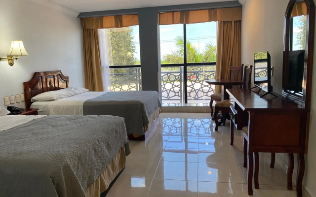 Grand Royal Tampico