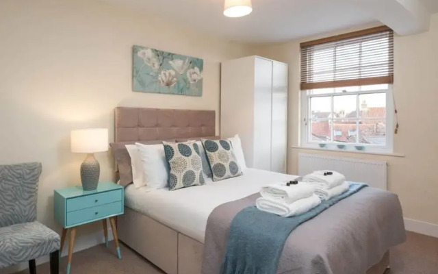 Superb Loft Apartment Steps Away From the Minster
