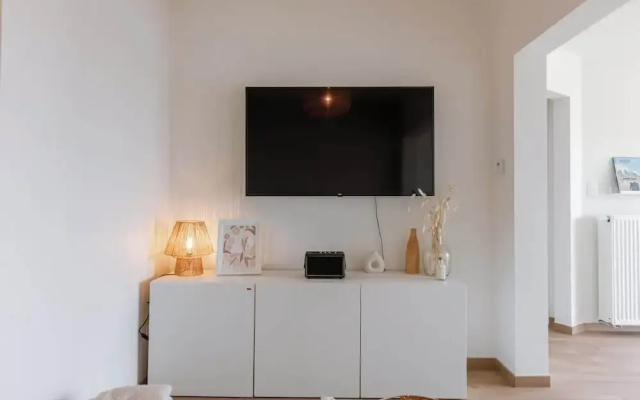 Modern Apartment With Balcony Near City Center