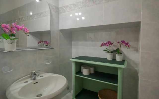 Picabon Quiet Apartment with AC & Balcony