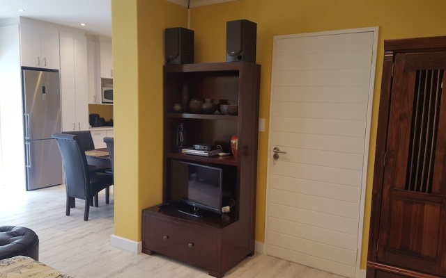 Superior 4-star-apartment Graded by Aa and Tgcsa Close to Constantia Wineroute
