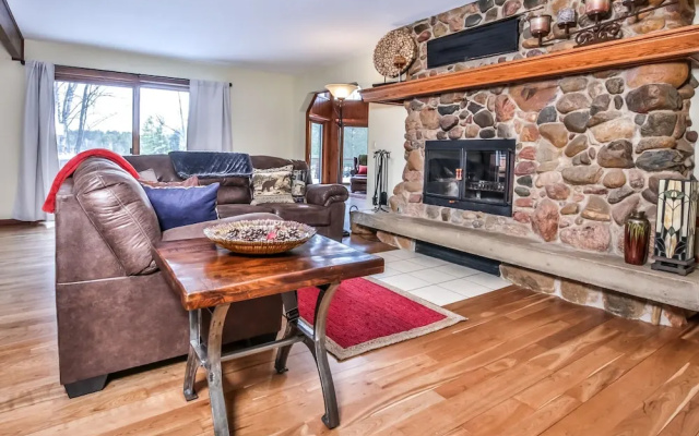 Pickerel Lodge - 4 Br Home