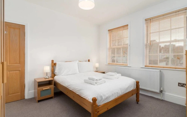 Modern 2 Bed, for 4 Guests in Golders Green!