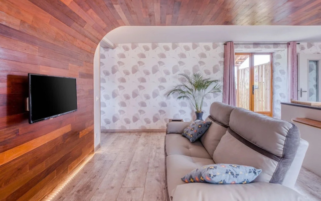 Fantastic Apartment With Whirlpool, Balcony, Deck-chairs