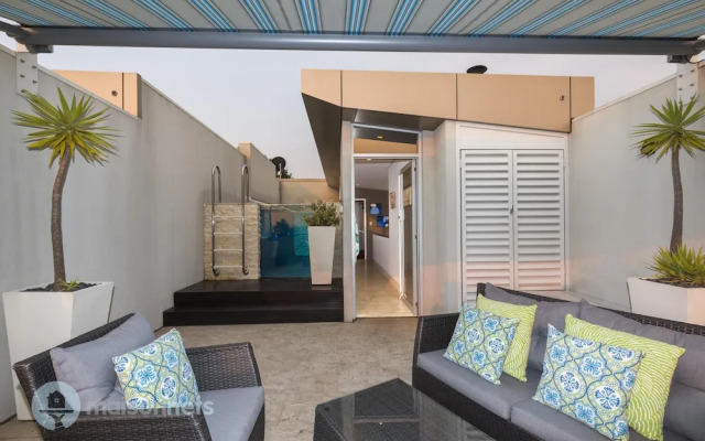 3BR Sydney Harbourside Home/Rooftop Pool & Parking