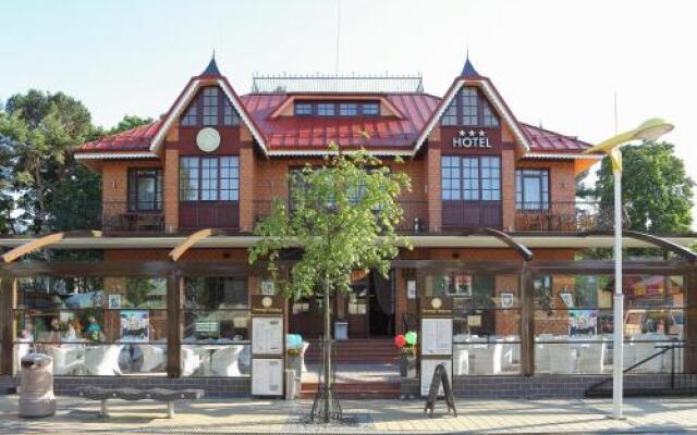 Отель Lasas Hotel-Steak House Lasas Литва, Паланга - отзывы, цены и фото номеров - забронировать отель Lasas Hotel-Steak House Lasas онлайн вид на фасад