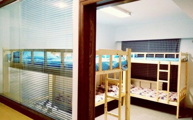 Horse Hostel