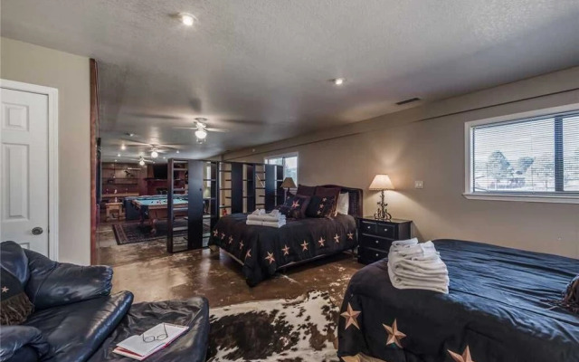 Bogie - Five Bedroom Cabin with Hot Tub