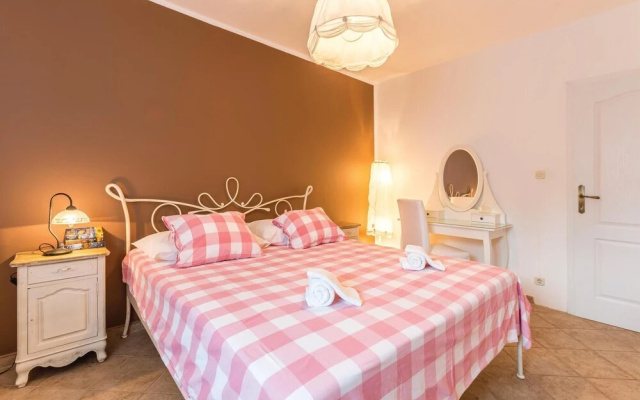 Beautiful Home in Kastel Novi With Wifi and 4 Bedrooms