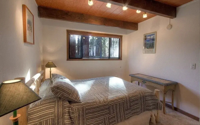 Sky Chalet 3 Bedroom Cabin by RedAwning