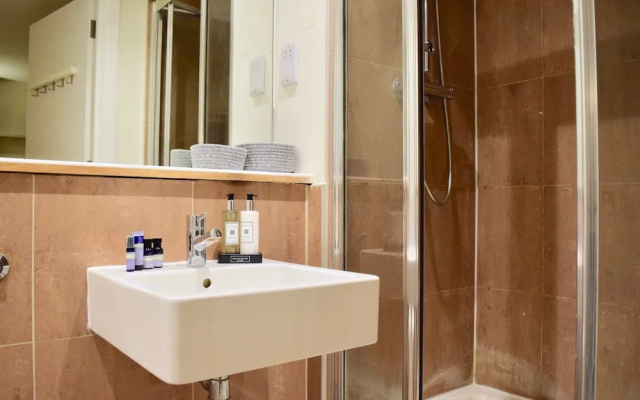 2 Bedroom Apartment in Haggerston