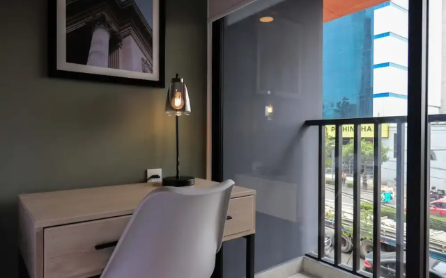 w Shining 1BR w/ Perfect Balcony in Miraflores