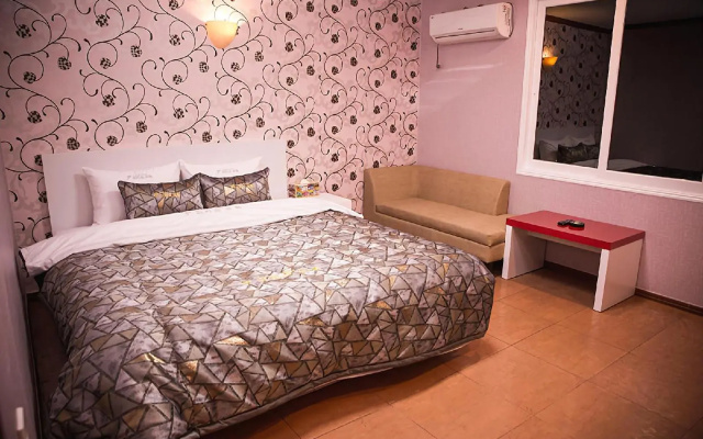 Picasso Motel