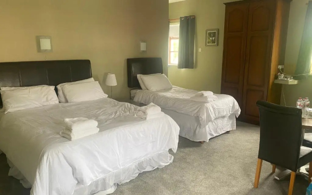 Five Glens Inn