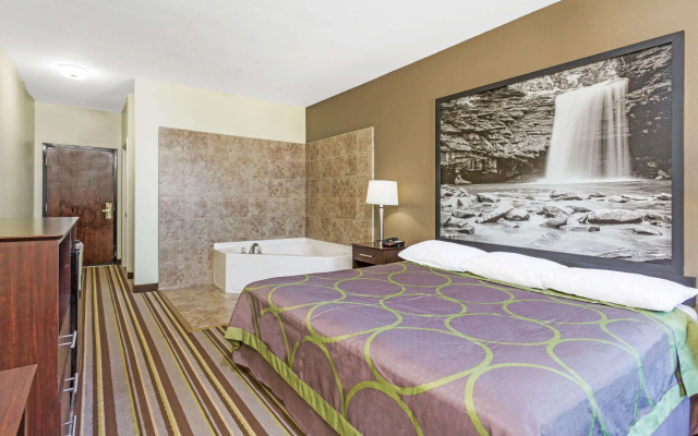 Super 8 by Wyndham Hull Street Midlothian / Richmond Area