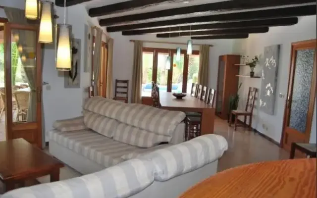 Villa - 5 Bedrooms with Pool and WiFi - 103974