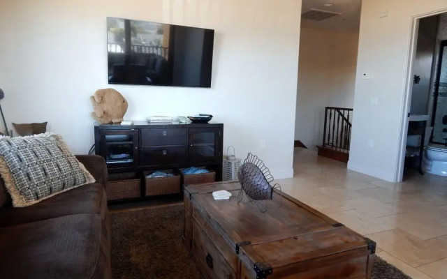 206 Tierra De Paraiso 3 Bedroom Condo by Redawning