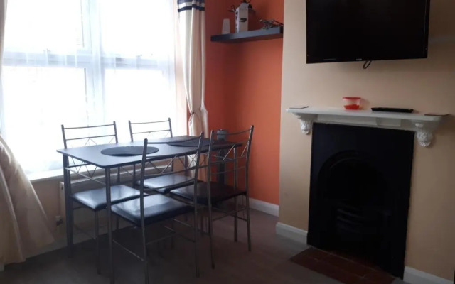 St Giles, Thetford, 2br House