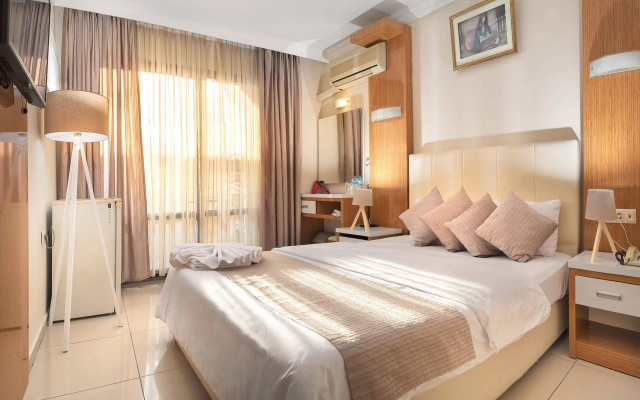Temple Class Hotel