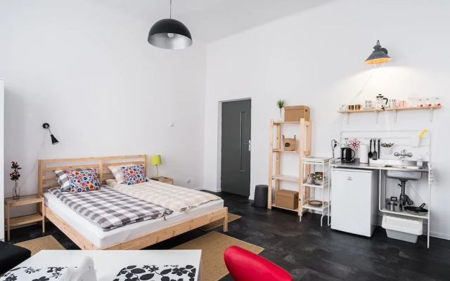 HOSTEL likeHome