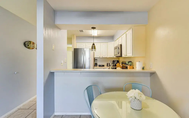 < Half-mi to Beach: Quaint Destin Condo