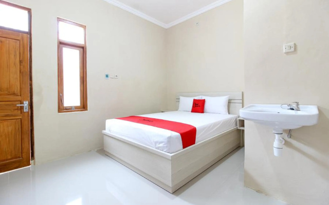 Formerly RedDoorz near Balekambang City Park