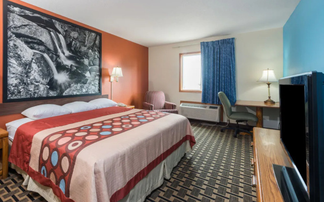Super 8 Staunton