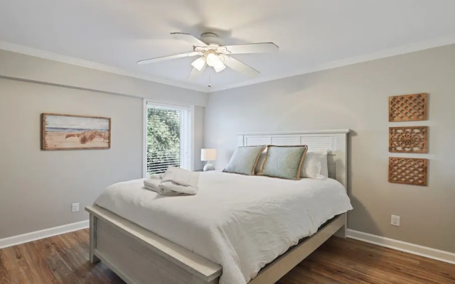 503 Shorewood 2 Bedroom Condo