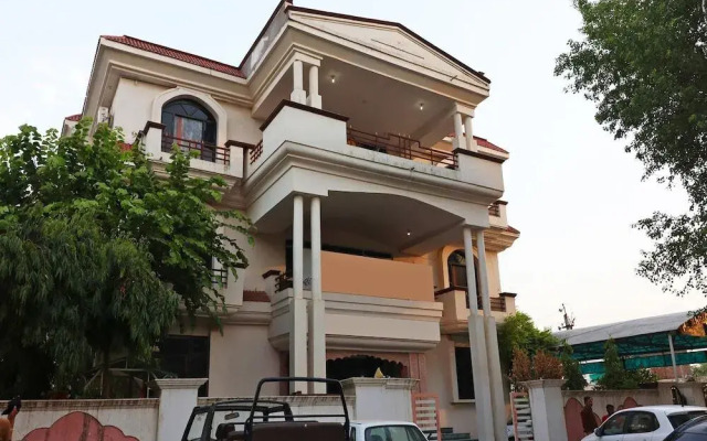 Hotel Vrindavan Palace by OYO Rooms