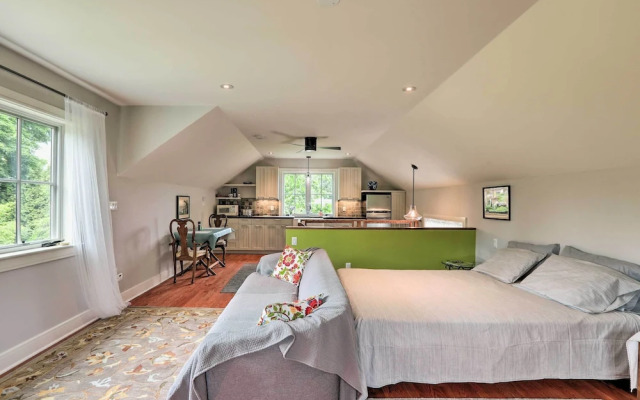 Barn-like Studio Suite w/ Flowering Garden!