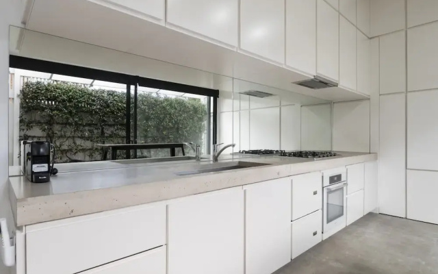 Stylish 2BR House, Walk to Parks & Cafes