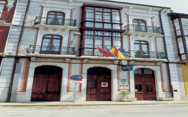 Hotel Cantábrico de Llanes вид на фасад