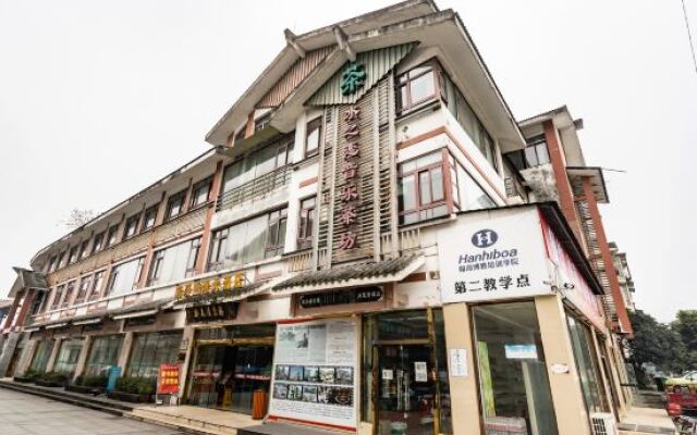 Dujiangyan Huaxi Fishing Port Hotel In Chengdu China From - 