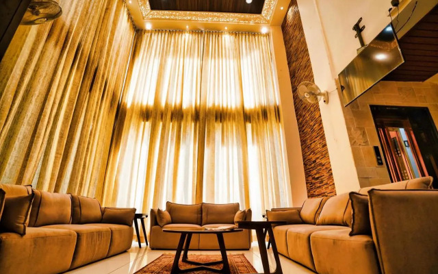 M Square Hotel